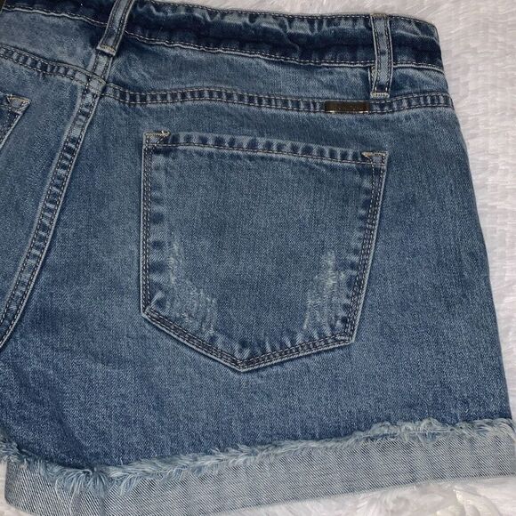 NWT Kancan Mid Rise Distressed CuffJean Shorts Size Large - Picture 6 of 9
